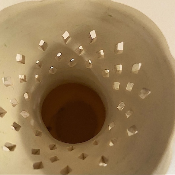 Italian Barbotine Majolica Vase Floral Large Pink Roses 7.5” inches. - Picture 8 of 9